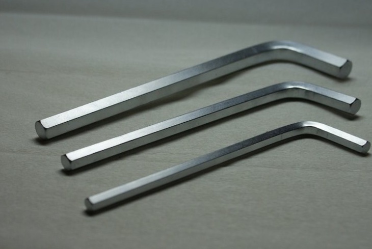 Allen wrench- an ideal tool to tighten the screws
