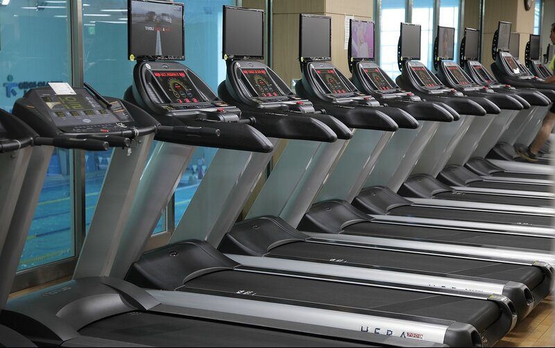 What are treadmill running decks made of